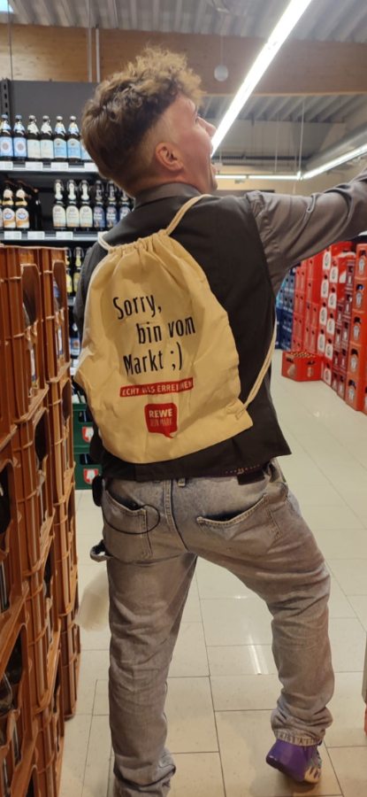 Rewe Pfleger Sorry bin vom Markt Azubi mit Rucksack